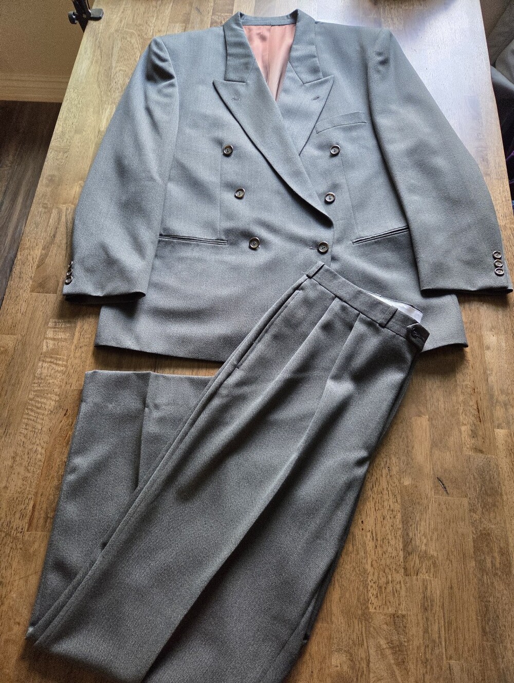 Classic Double-Breasted Men’s Suit Blazer and Trousers - Gray